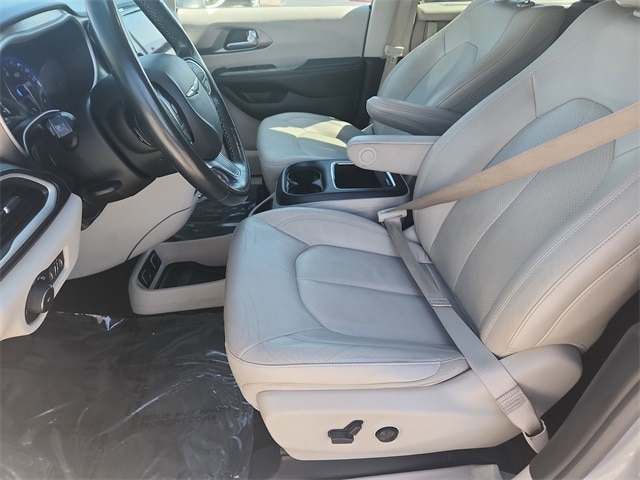used 2021 Chrysler Pacifica car, priced at $18,999