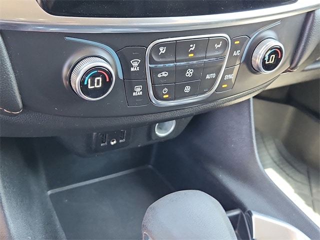 used 2021 Chevrolet Traverse car, priced at $22,455