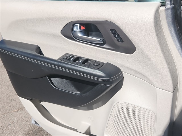 used 2021 Chrysler Pacifica car, priced at $18,999