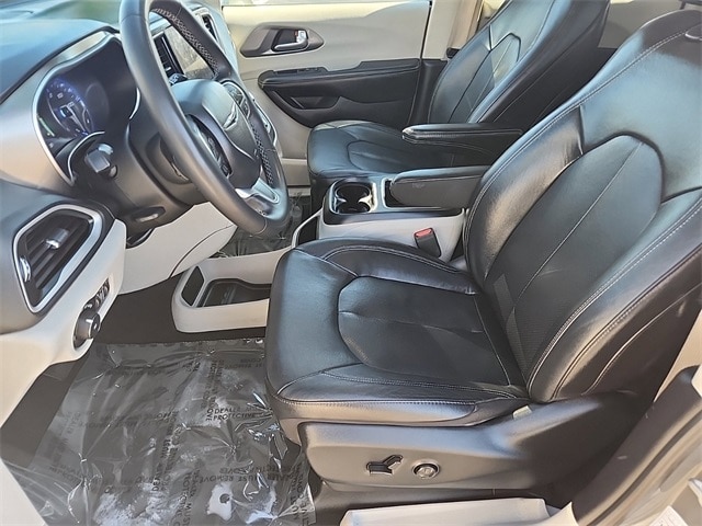 used 2022 Chrysler Pacifica car, priced at $25,000