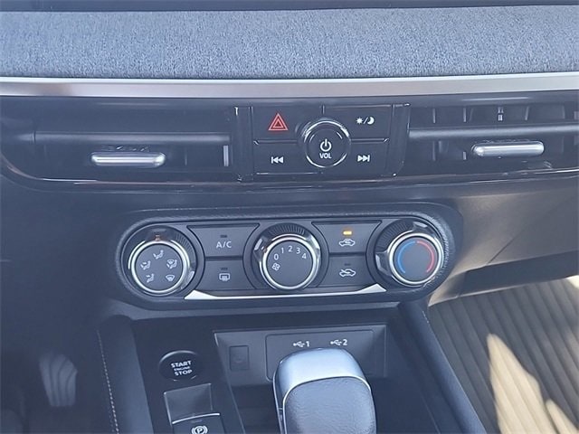 new 2025 Nissan Kicks car, priced at $27,180