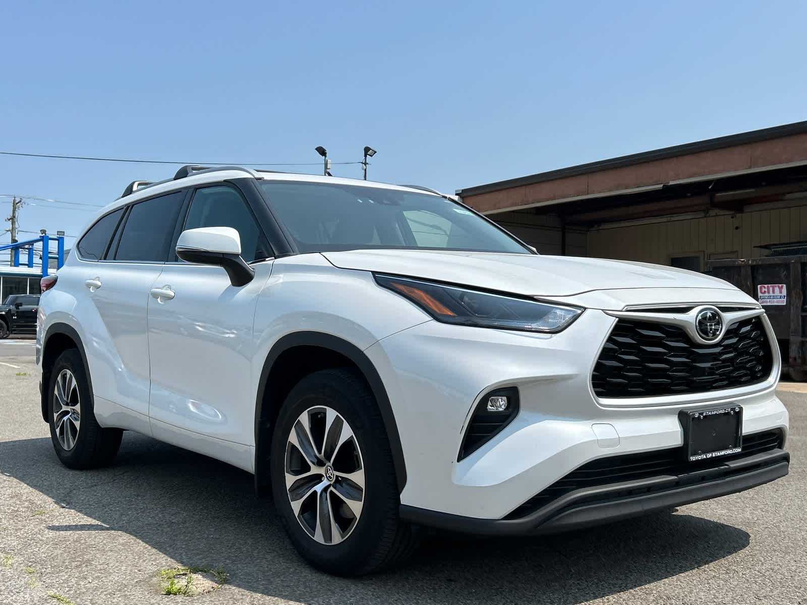 used 2022 Toyota Highlander car, priced at $38,904