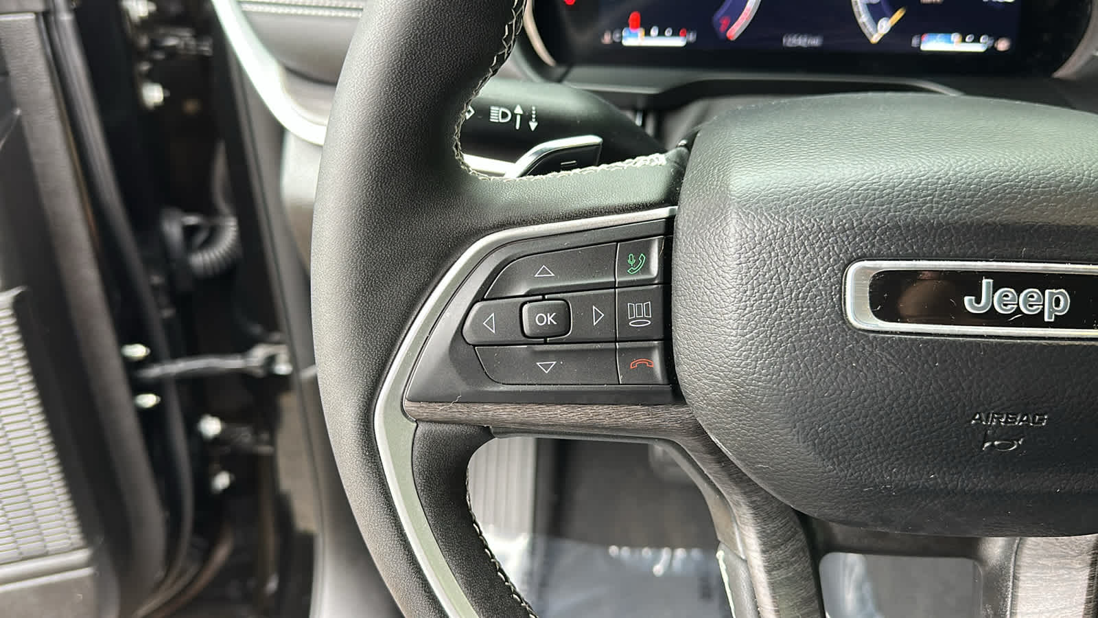 used 2024 Jeep Grand Cherokee car, priced at $38,807