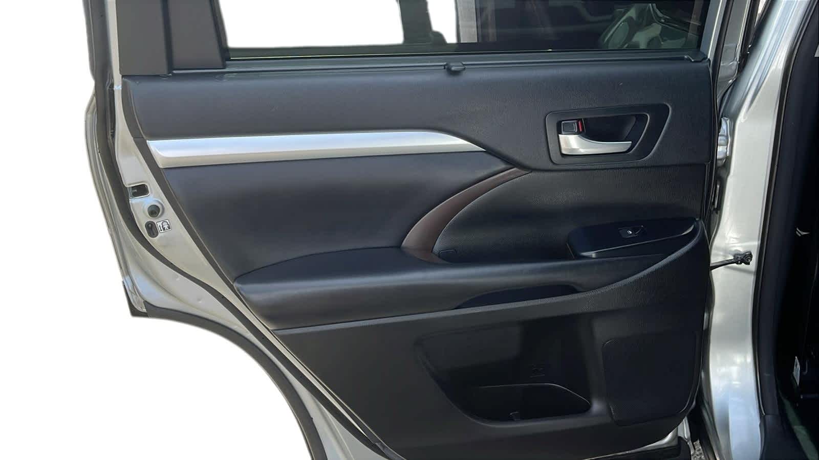used 2018 Toyota Highlander car