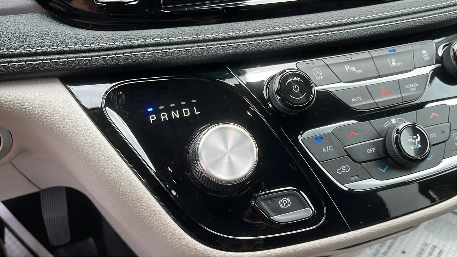 used 2023 Chrysler Pacifica car, priced at $34,401