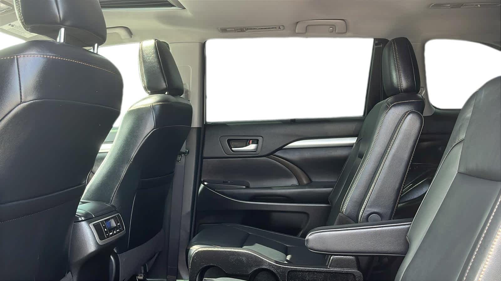 used 2018 Toyota Highlander car