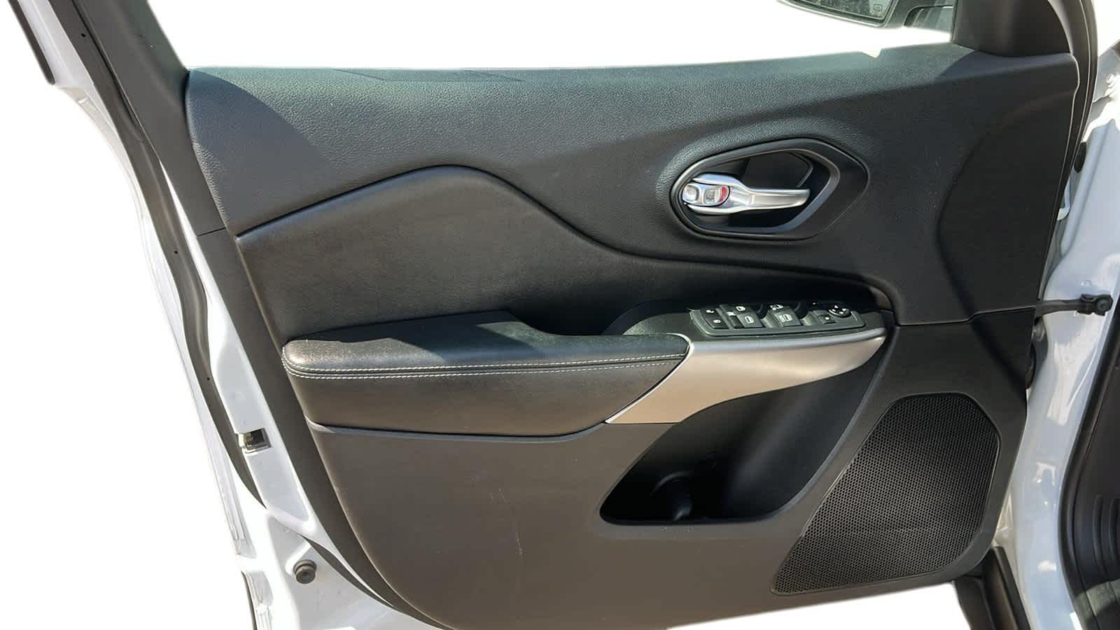 used 2019 Jeep Cherokee car, priced at $15,676