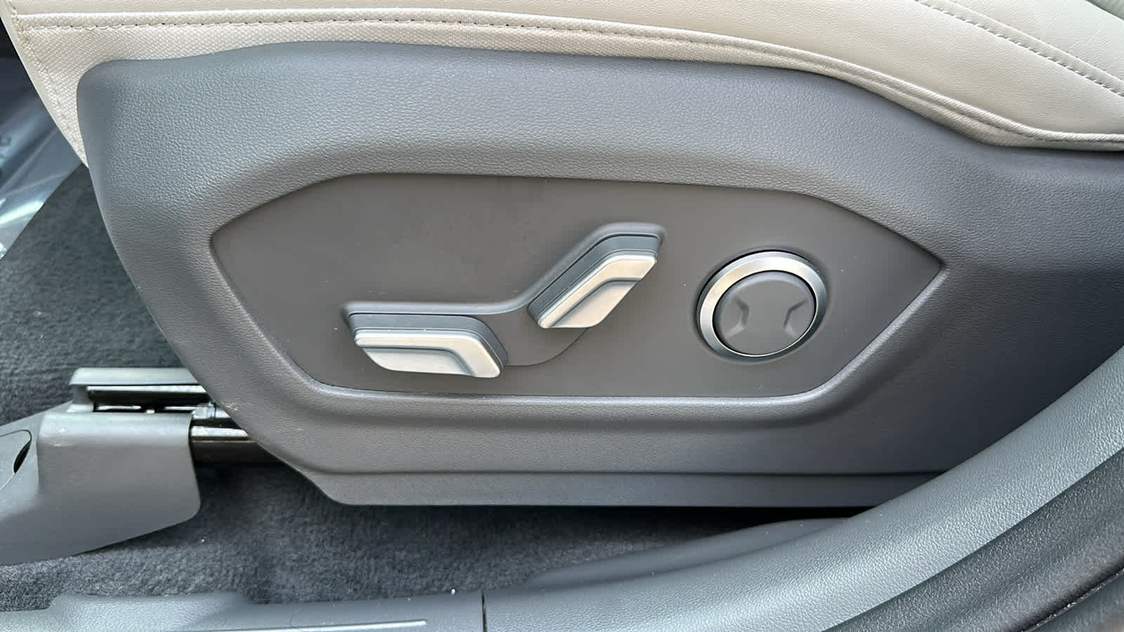 used 2025 Hyundai Santa Fe car, priced at $36,904