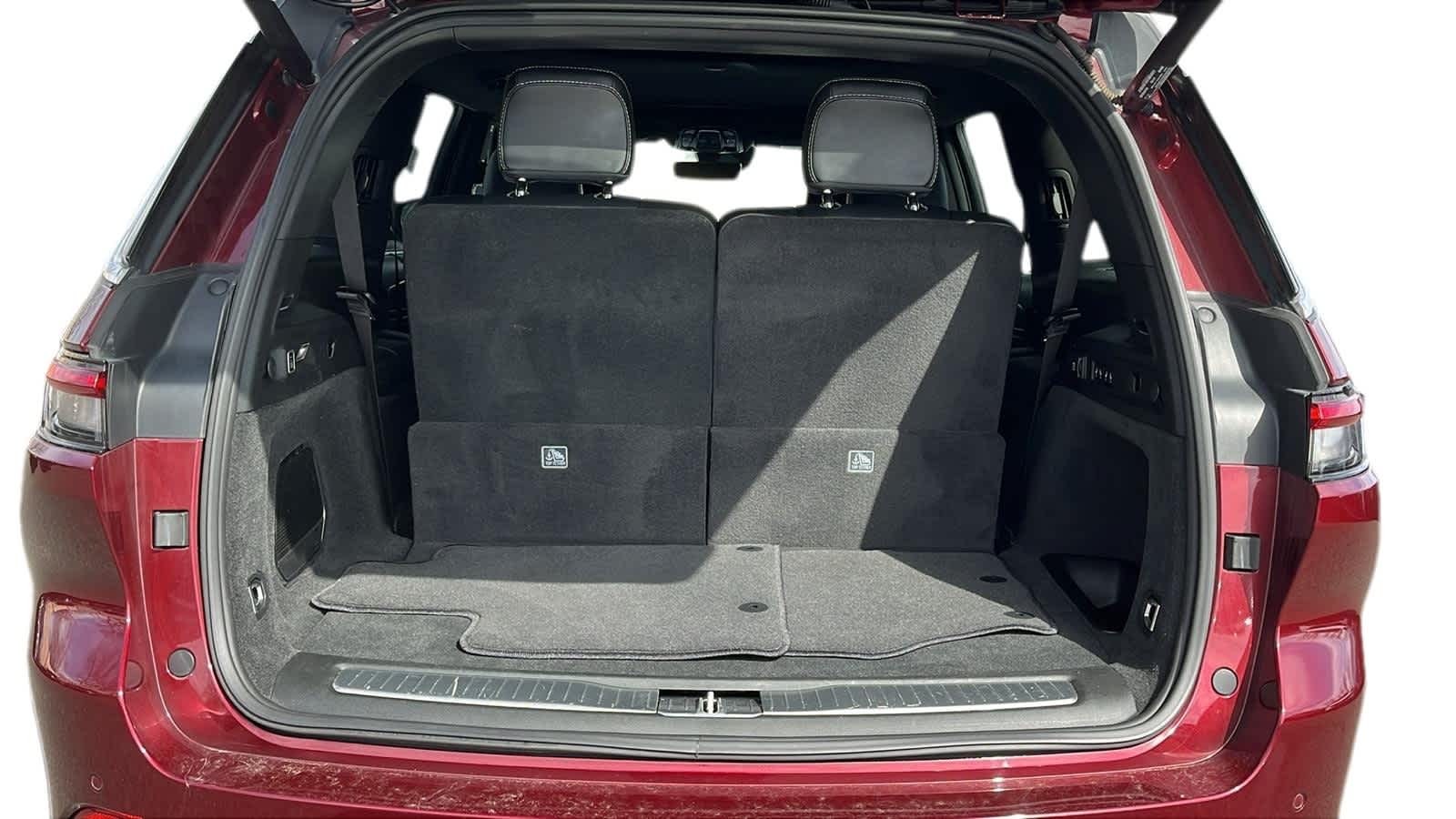 used 2023 Jeep Grand Cherokee L car, priced at $45,972