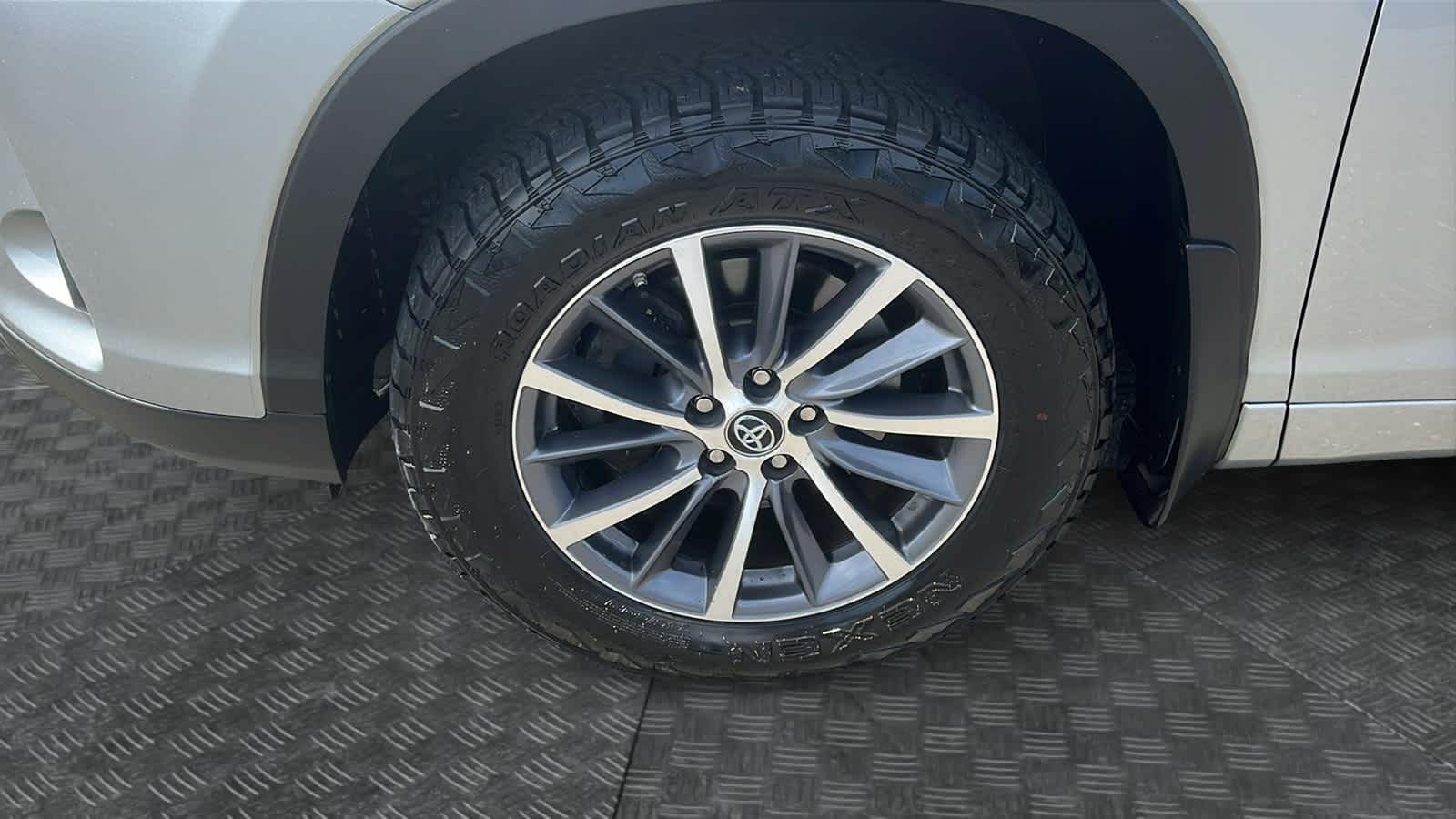 used 2018 Toyota Highlander car