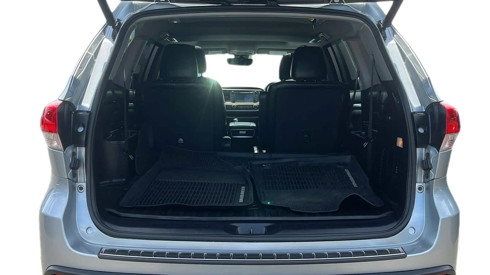 used 2018 Toyota Highlander car