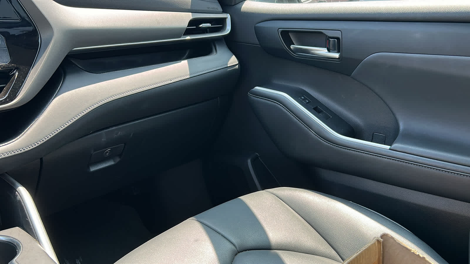 used 2022 Toyota Highlander car, priced at $33,807