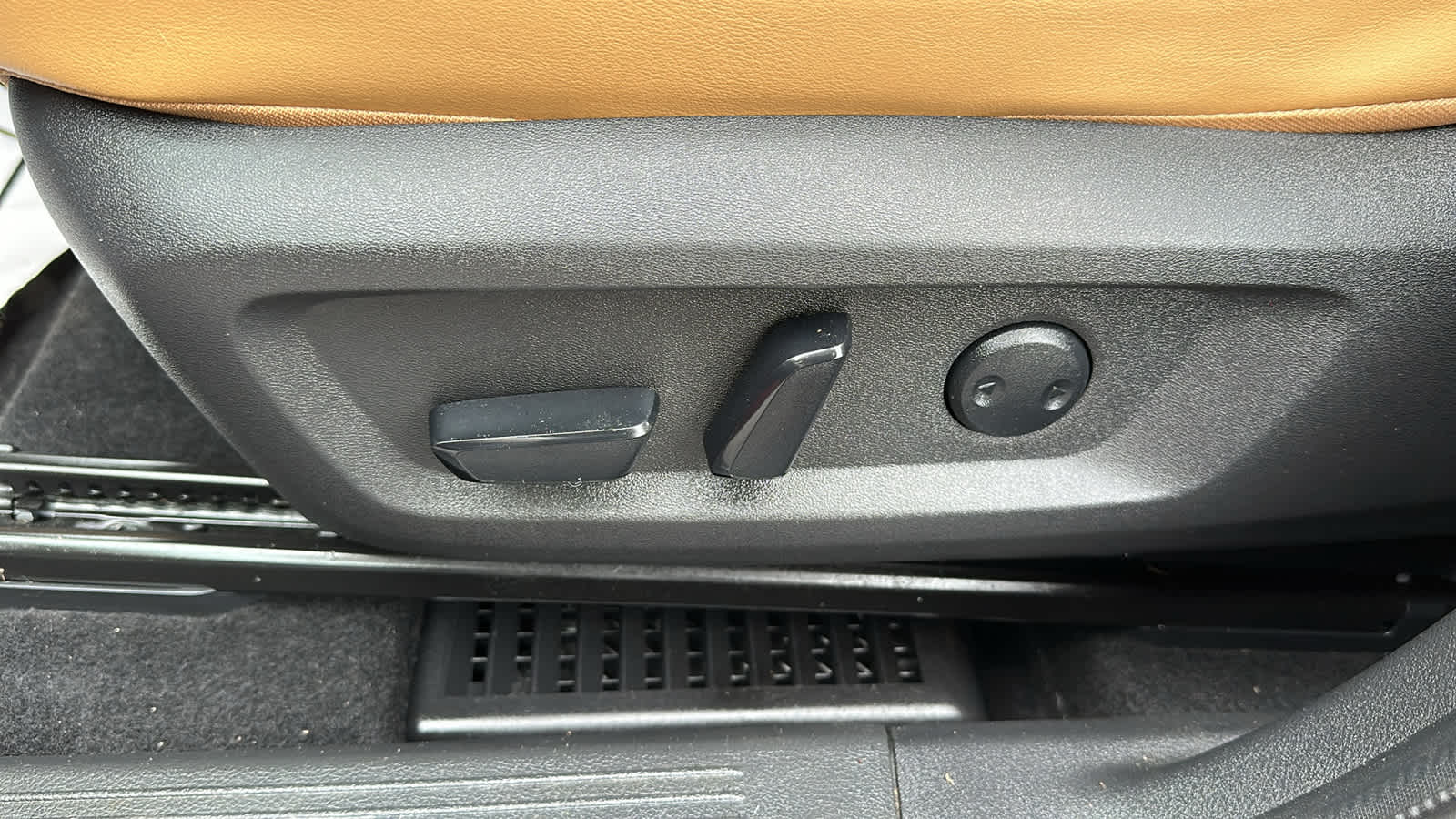used 2023 Nissan Rogue car, priced at $28,907