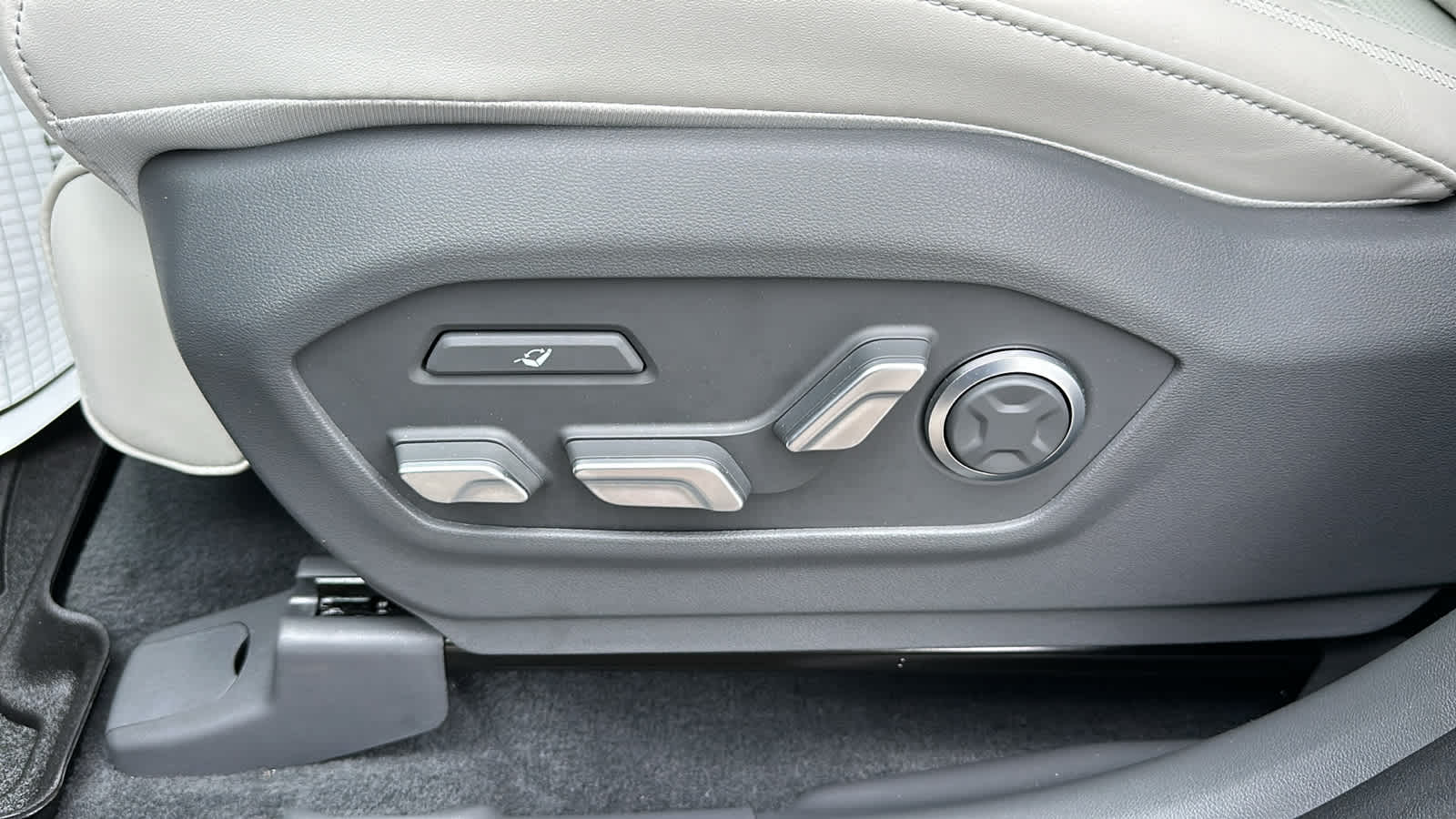 used 2024 Hyundai Santa Fe car, priced at $43,902