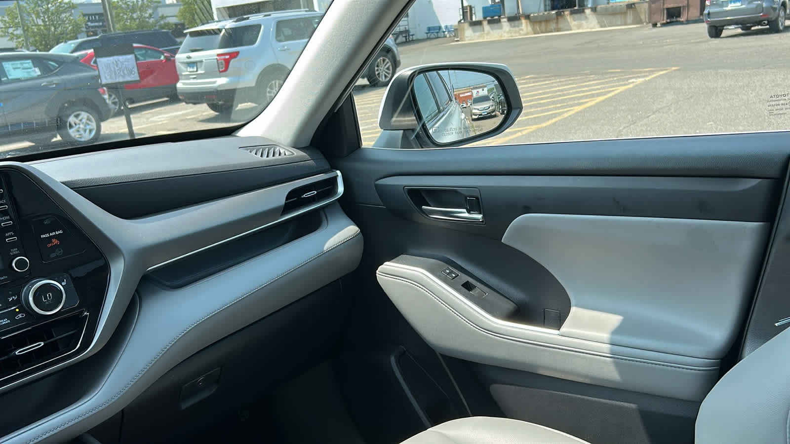 used 2022 Toyota Highlander car, priced at $36,307