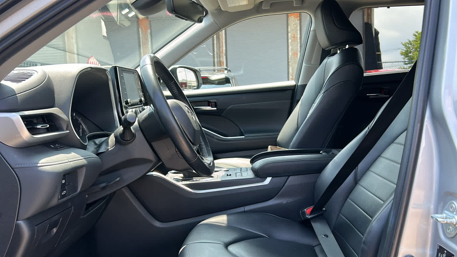 used 2022 Toyota Highlander car, priced at $33,807