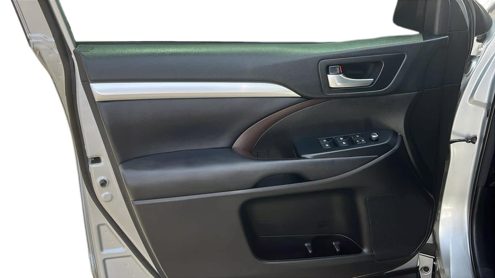 used 2018 Toyota Highlander car