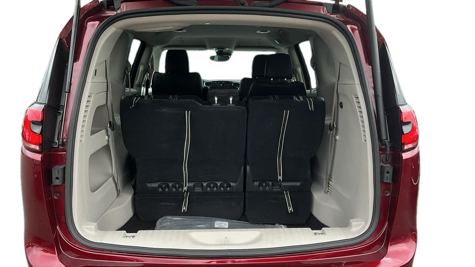 used 2023 Chrysler Pacifica car, priced at $34,401