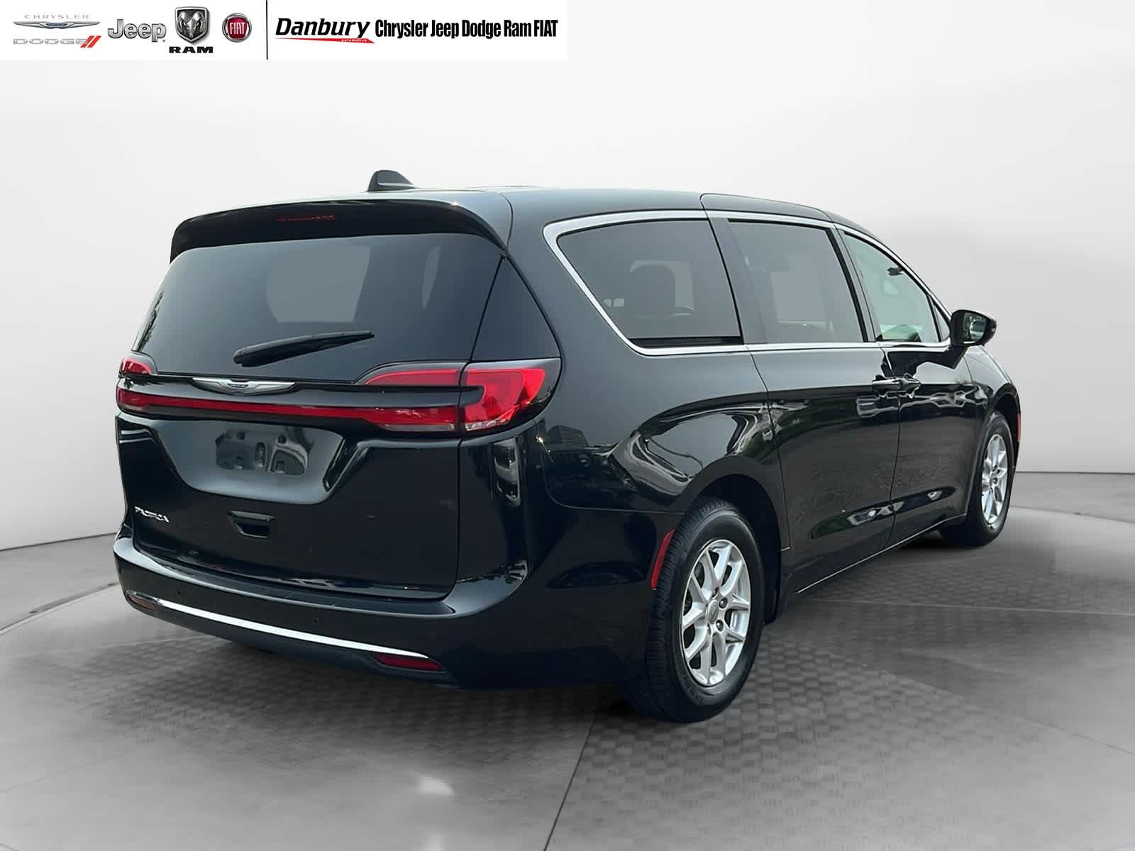 used 2023 Chrysler Pacifica car, priced at $25,981