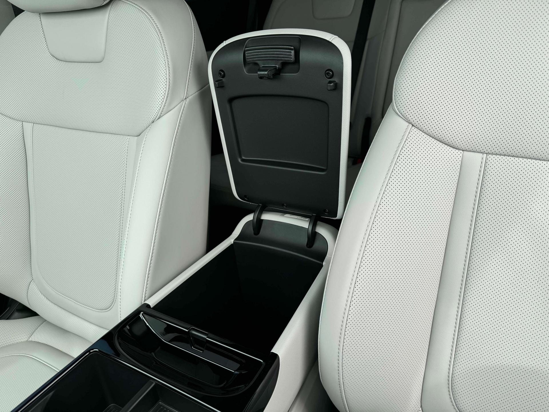 new 2025 Hyundai Tucson Hybrid car, priced at $39,094