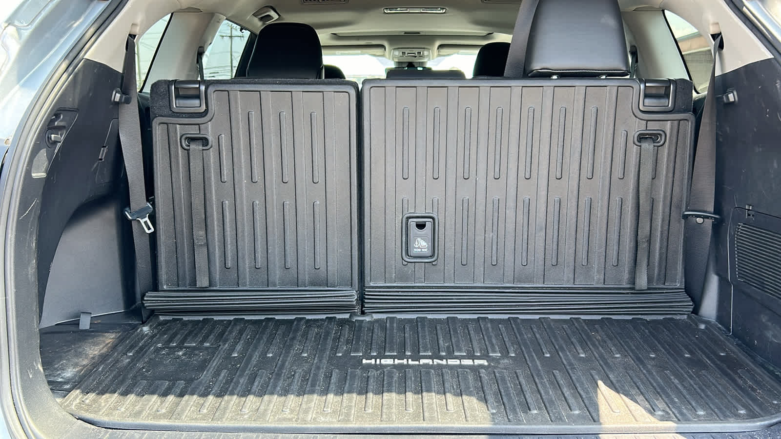 used 2022 Toyota Highlander car, priced at $33,807