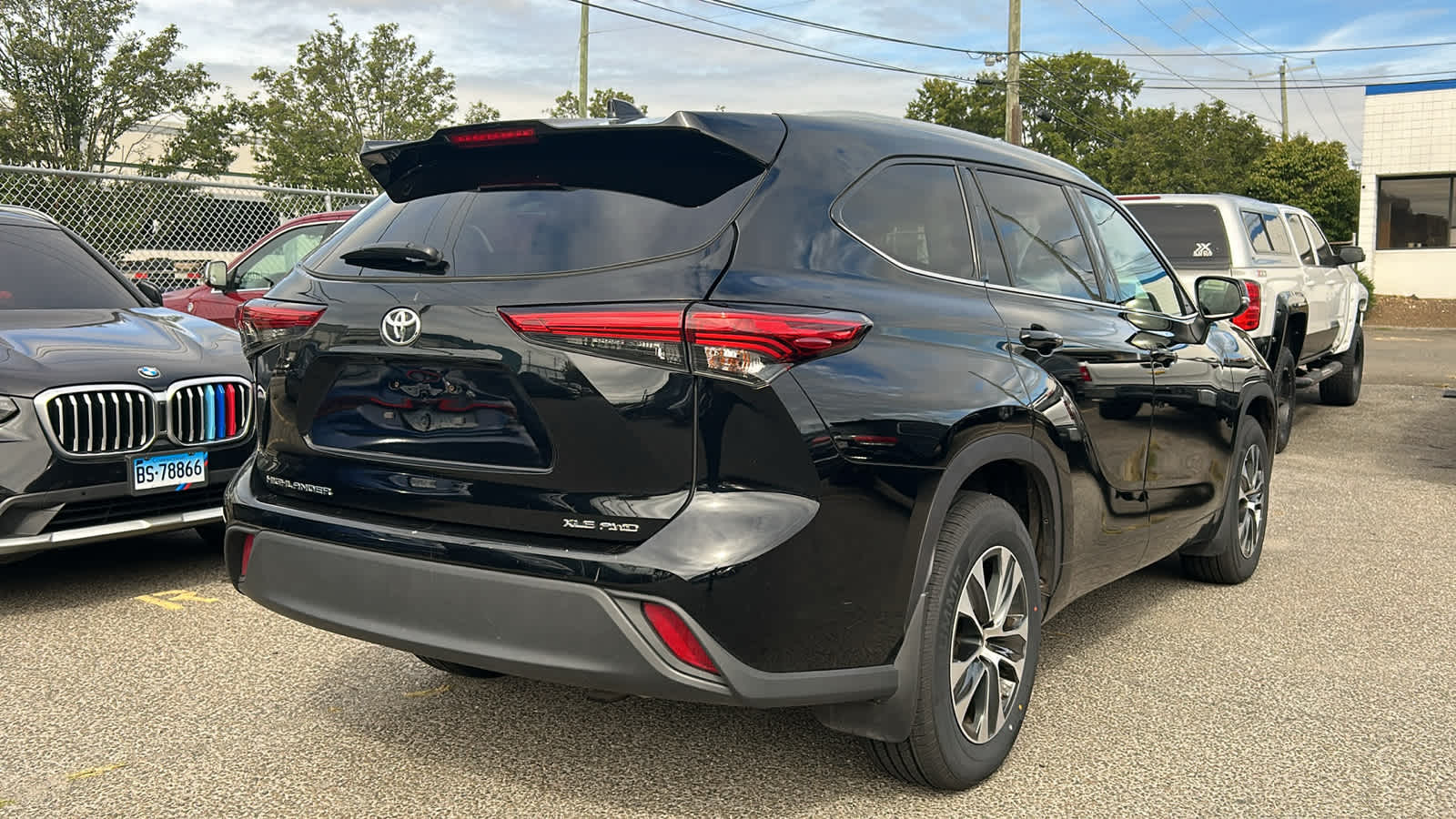 used 2022 Toyota Highlander car, priced at $38,909