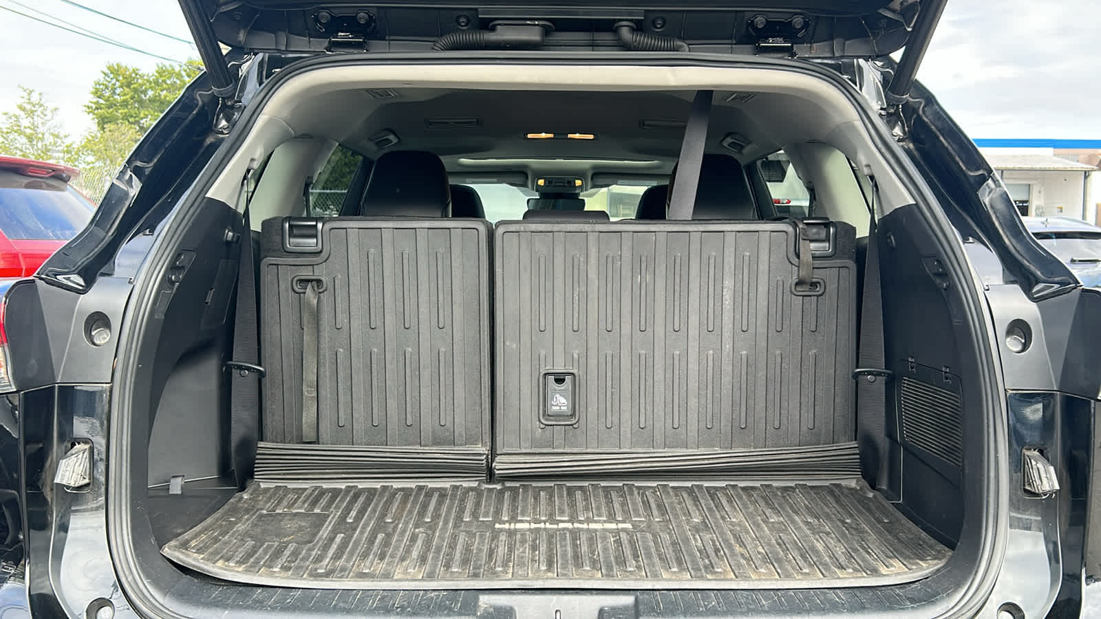 used 2022 Toyota Highlander car, priced at $38,909