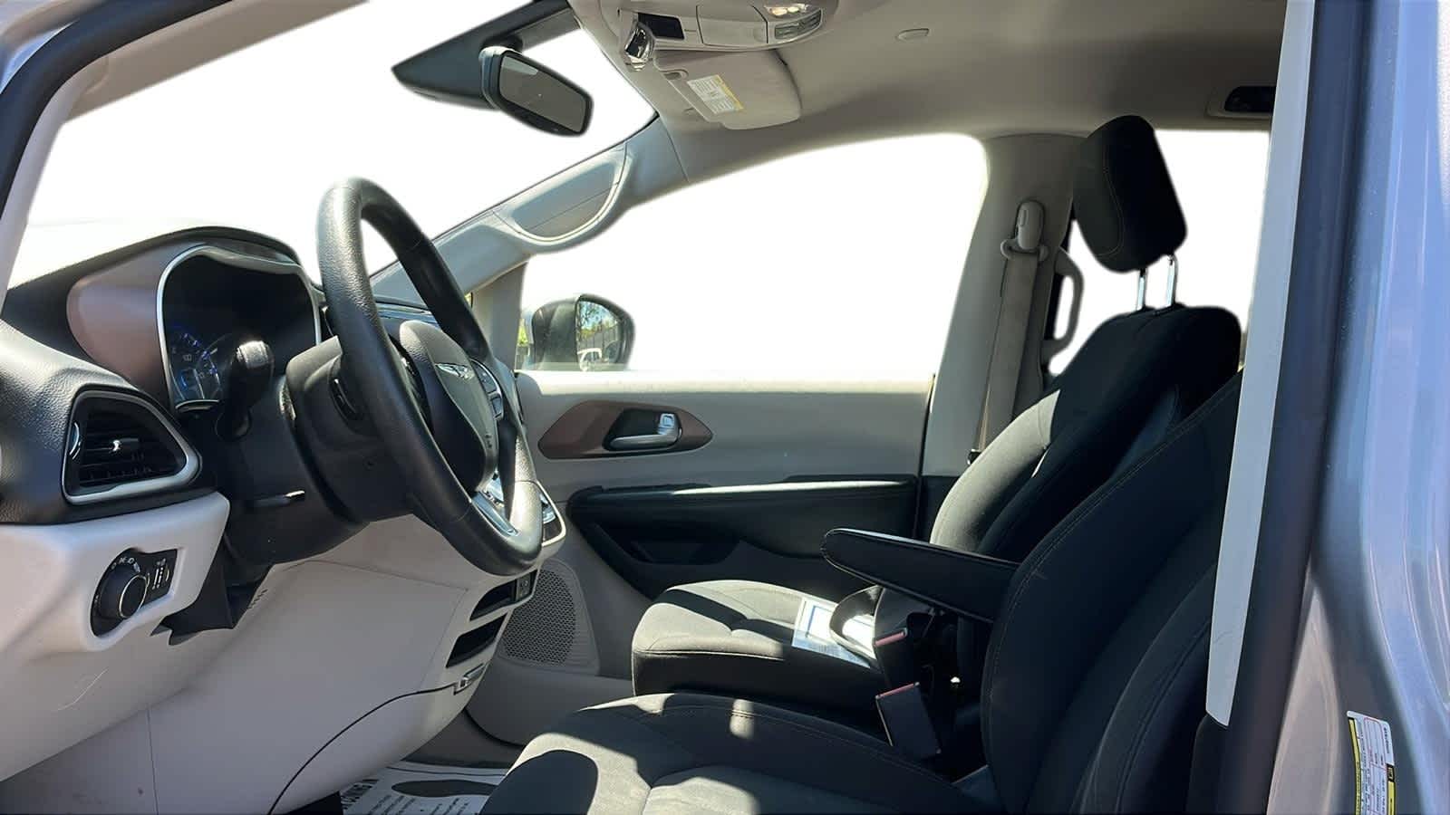 used 2017 Chrysler Pacifica car, priced at $11,977