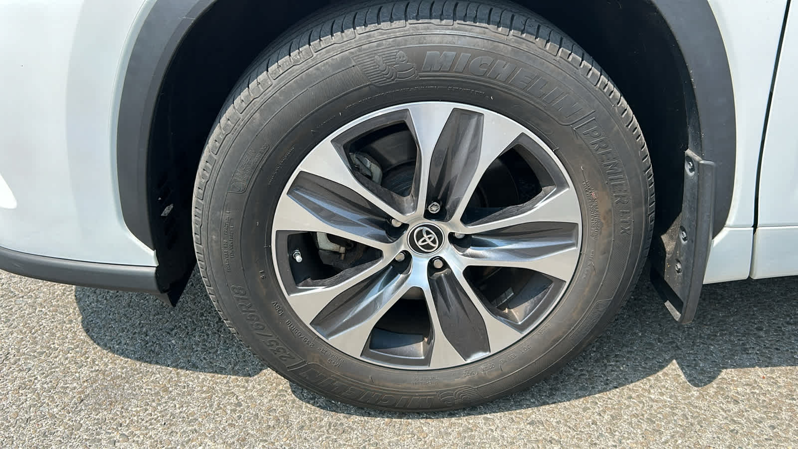 used 2022 Toyota Highlander car, priced at $36,307