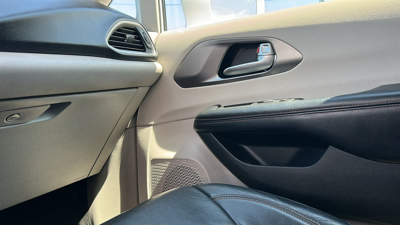 used 2020 Chrysler Pacifica car, priced at $19,509