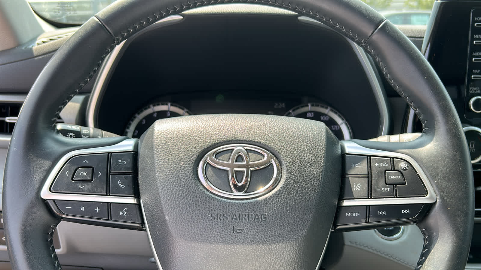 used 2022 Toyota Highlander car, priced at $36,307