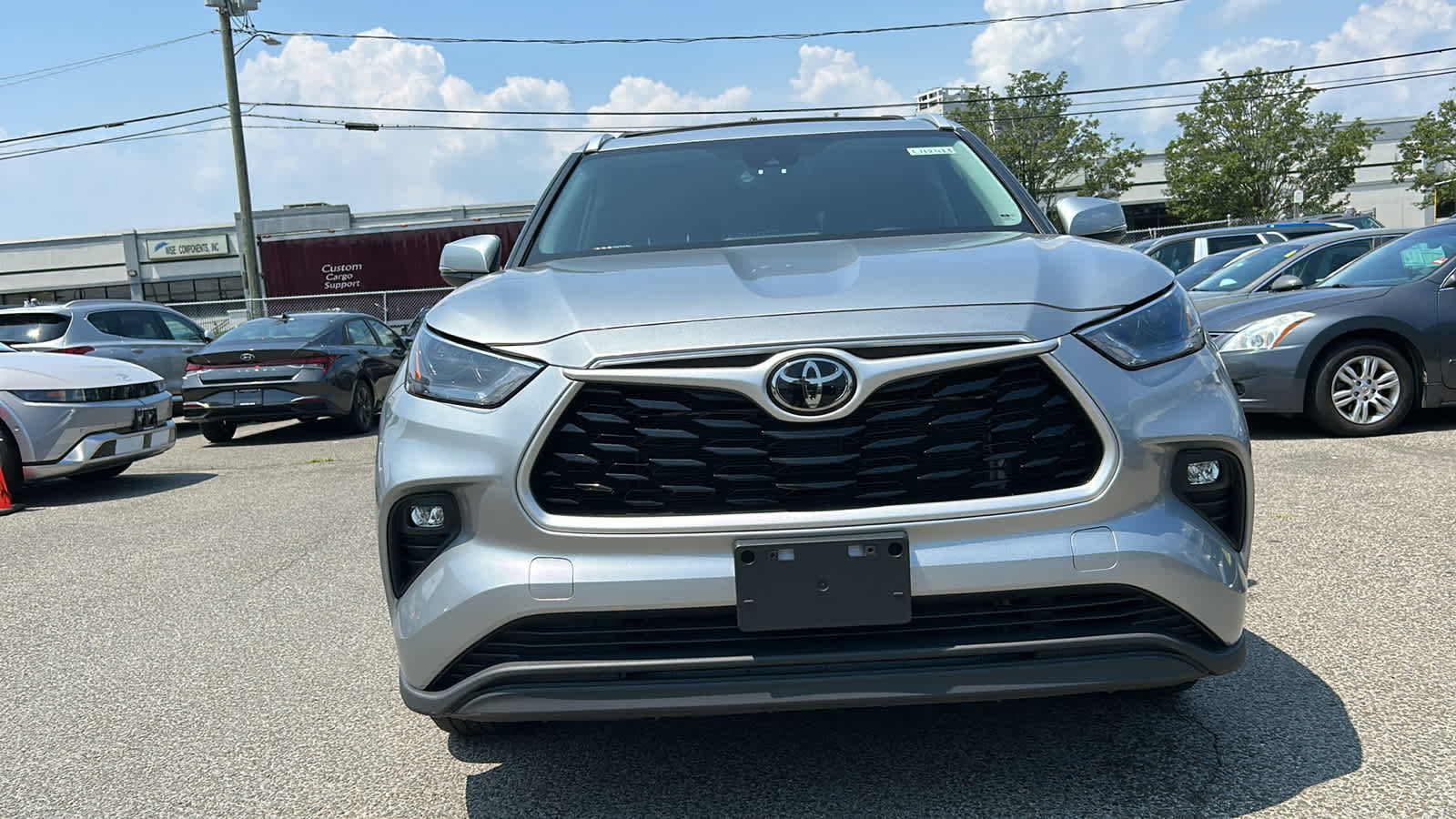 used 2022 Toyota Highlander car, priced at $33,807