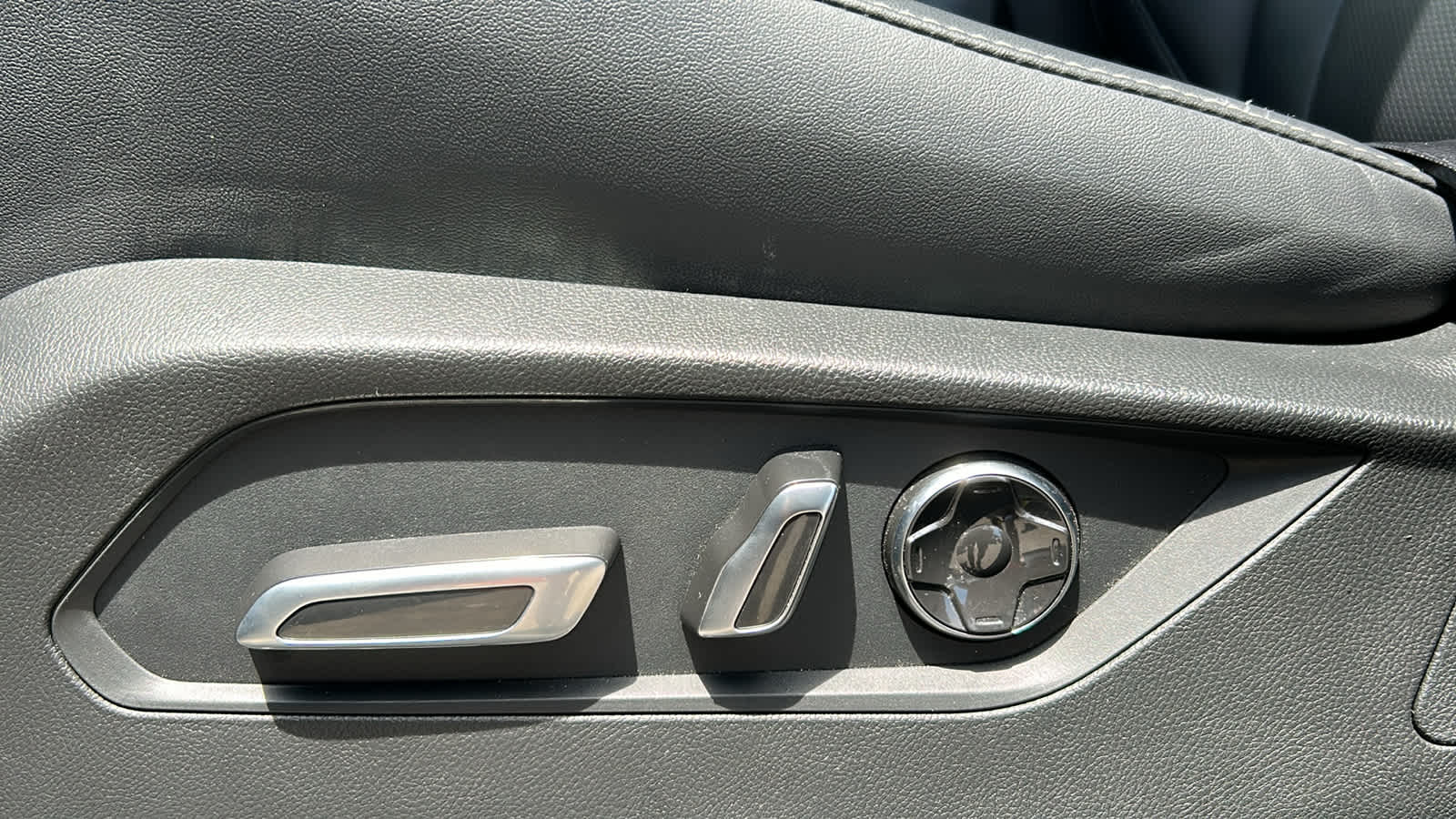 used 2023 Acura MDX car, priced at $42,701