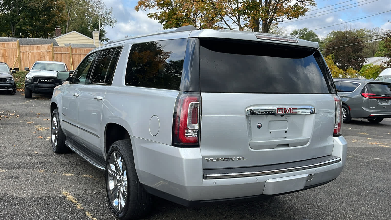 used 2018 GMC Yukon XL car, priced at $34,376