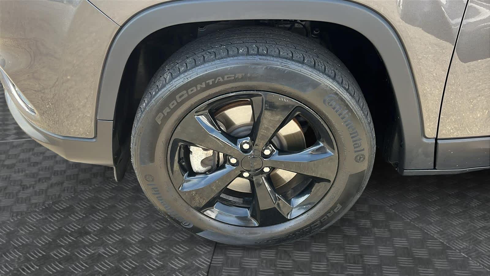 used 2021 Jeep Cherokee car, priced at $22,732