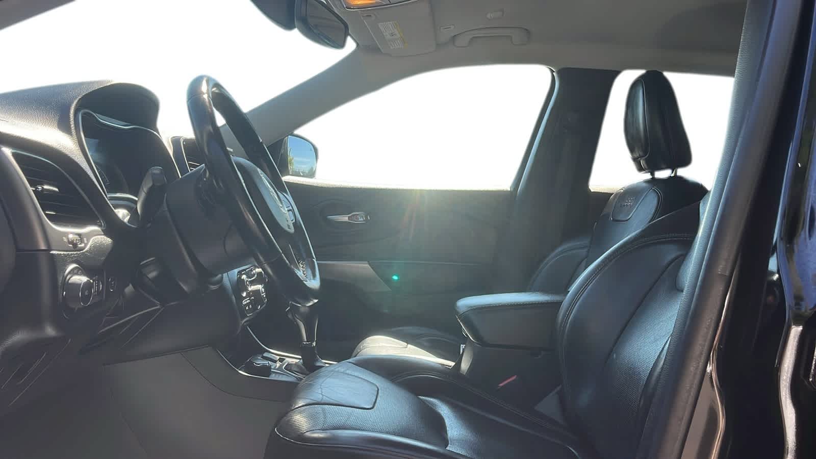 used 2019 Jeep Cherokee car, priced at $16,792