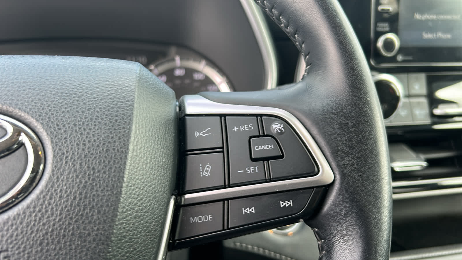 used 2022 Toyota Highlander car, priced at $38,909