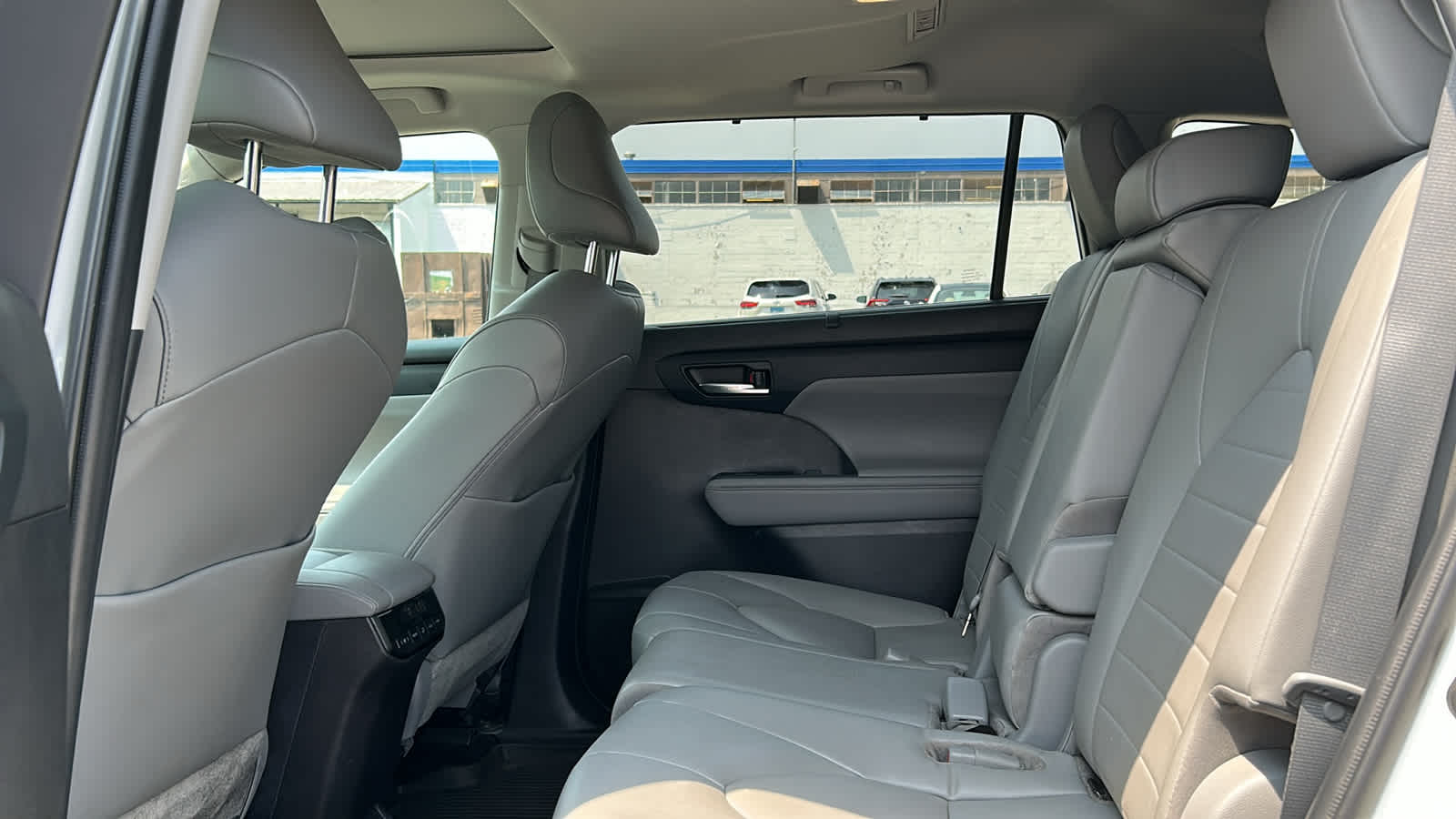 used 2022 Toyota Highlander car, priced at $36,307
