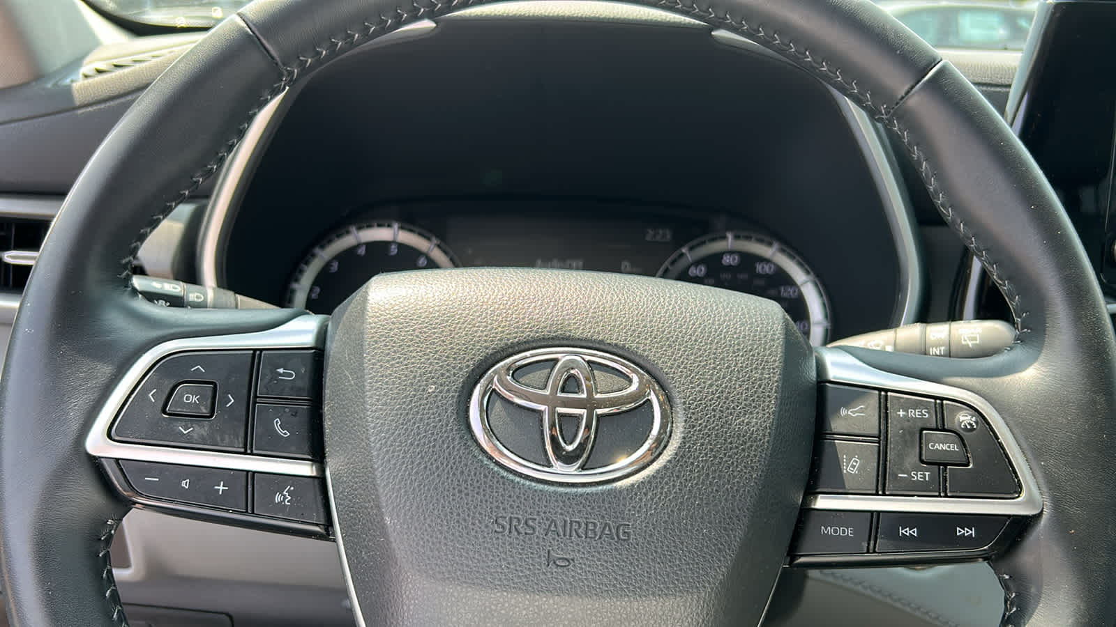 used 2022 Toyota Highlander car, priced at $36,307