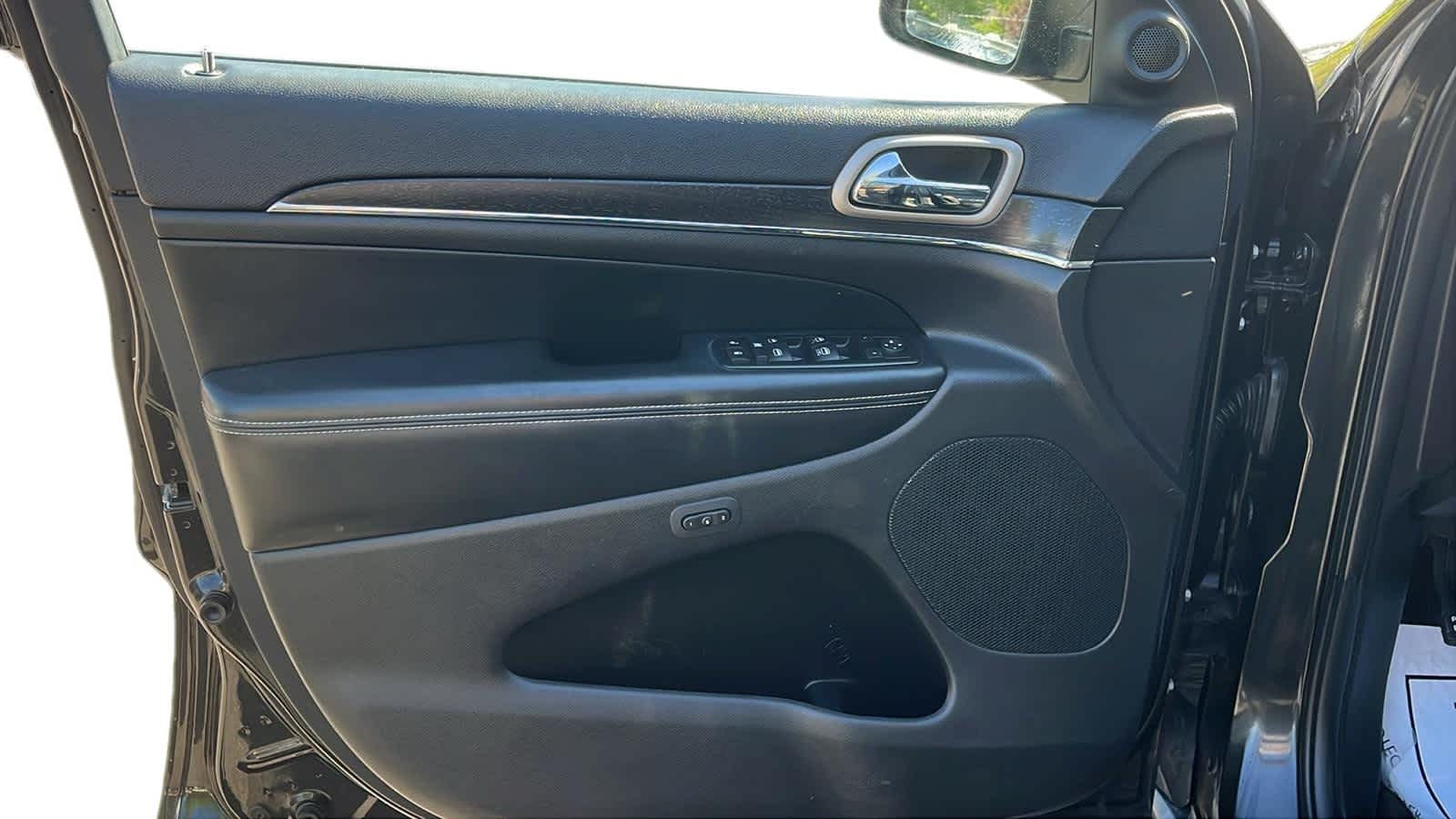 used 2015 Jeep Grand Cherokee car, priced at $9,772