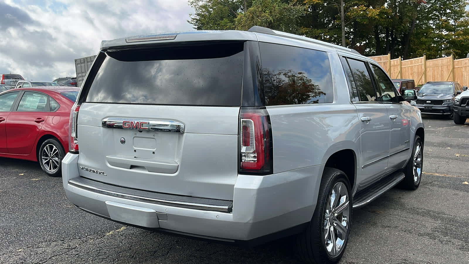 used 2018 GMC Yukon XL car, priced at $34,376