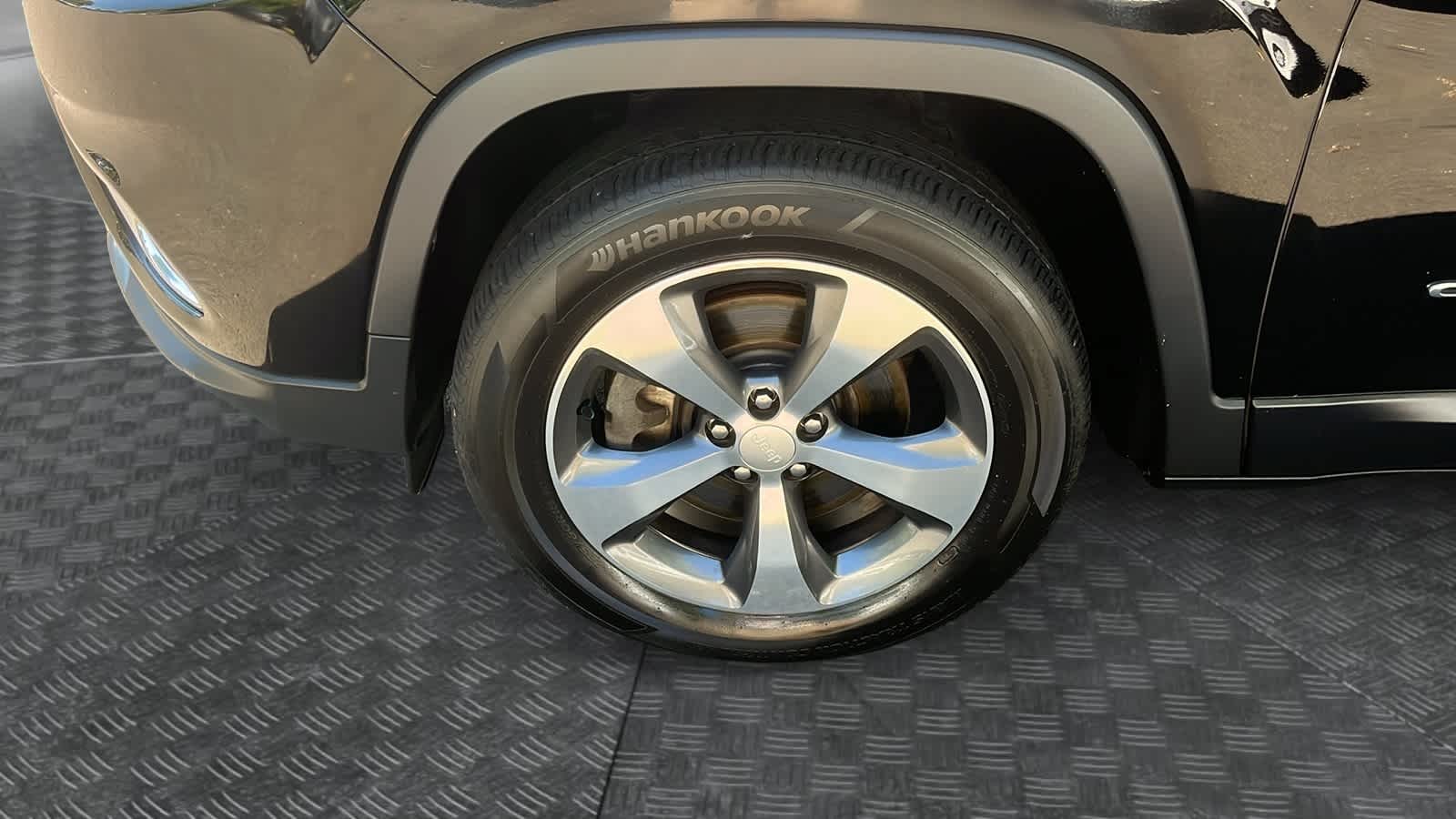 used 2019 Jeep Cherokee car, priced at $16,792