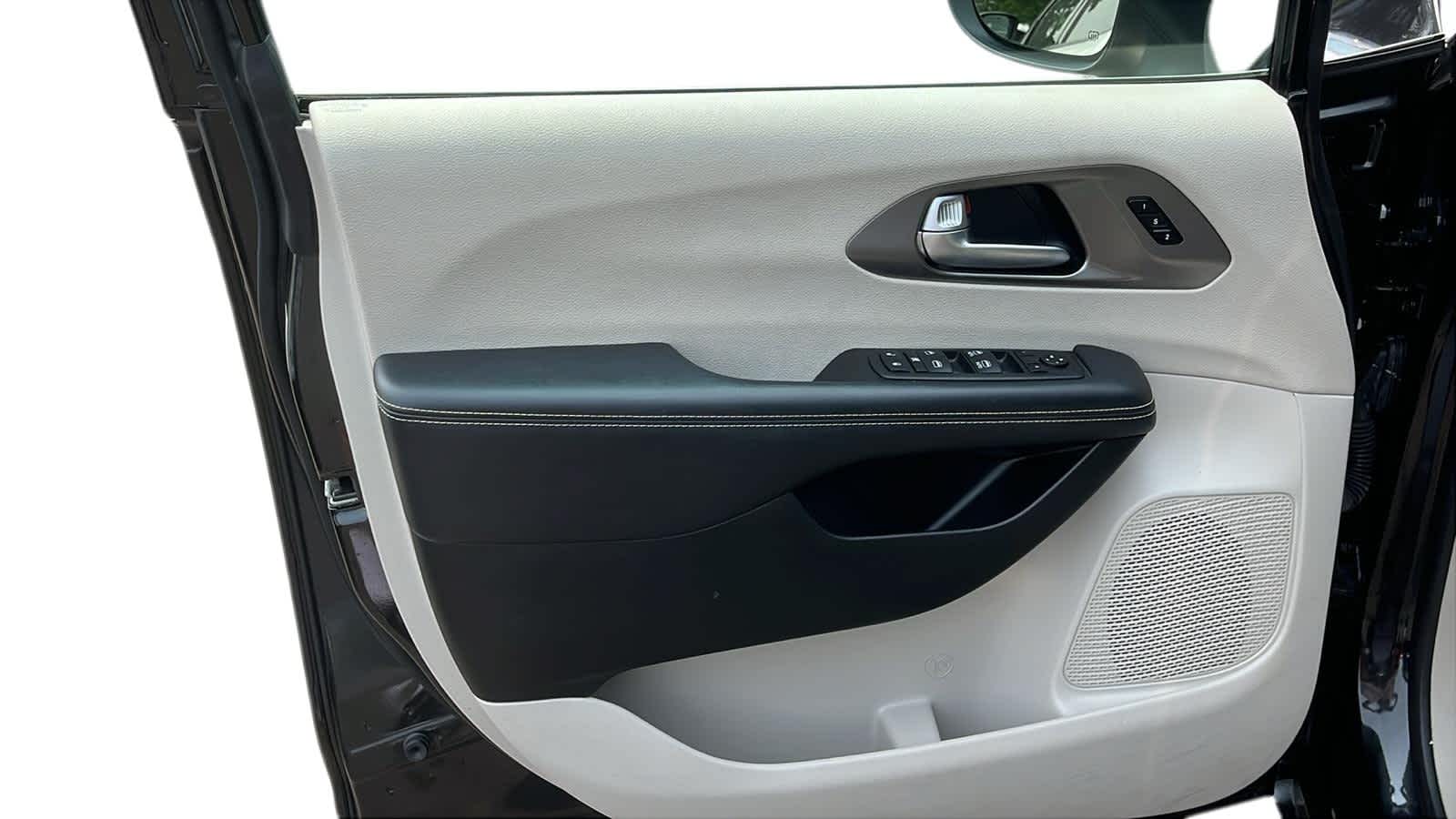 used 2023 Chrysler Pacifica car, priced at $25,981