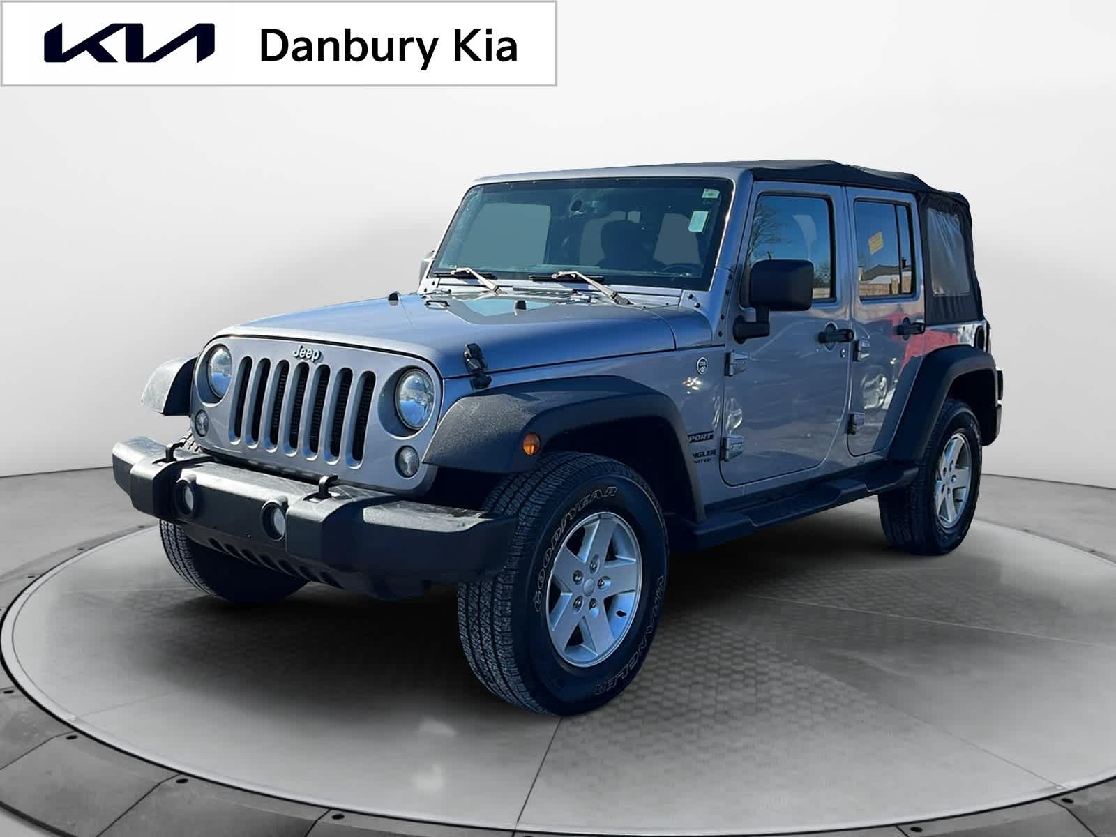 used 2015 Jeep Wrangler Unlimited car, priced at $11,753