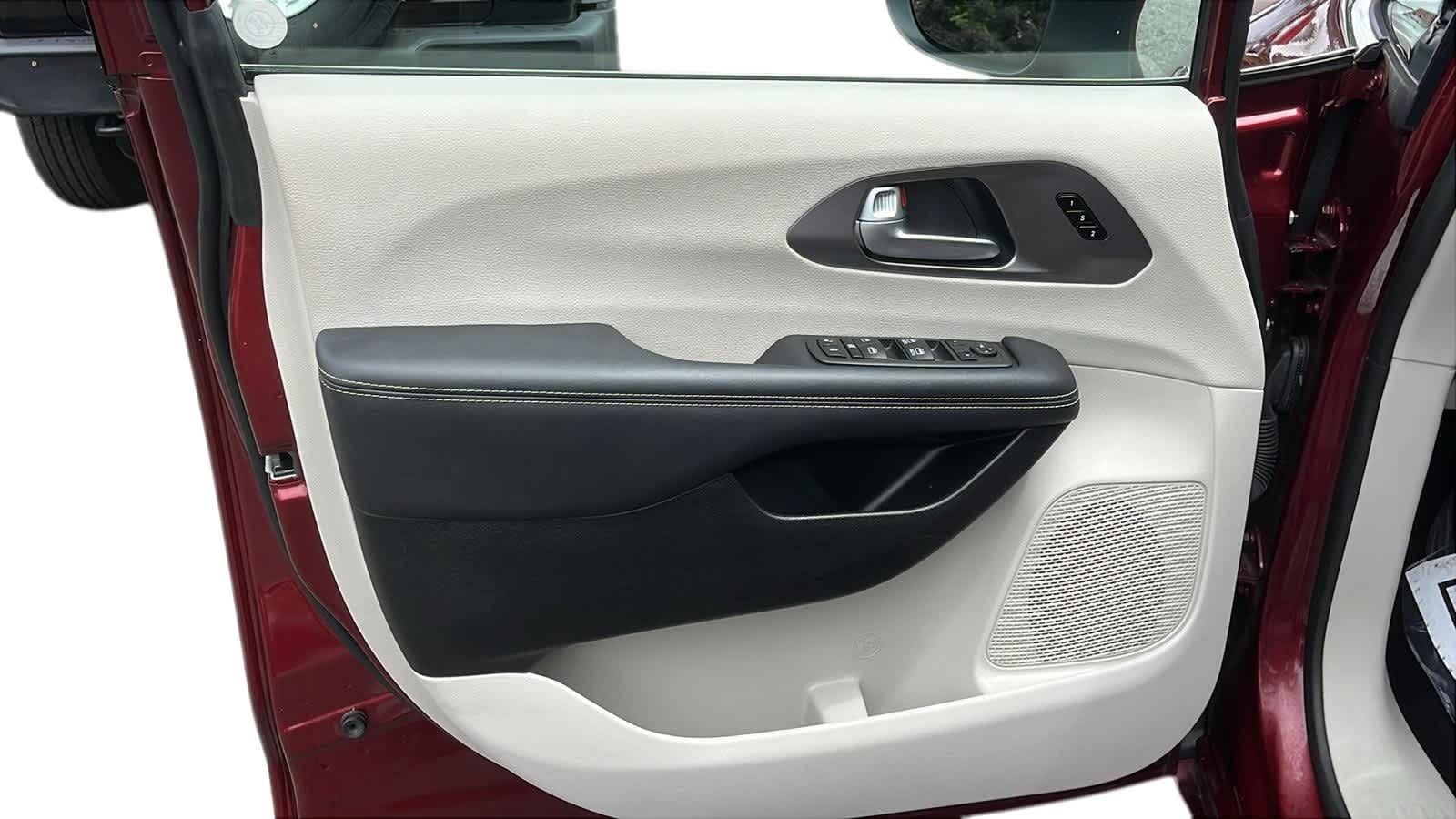 used 2023 Chrysler Pacifica car, priced at $34,401