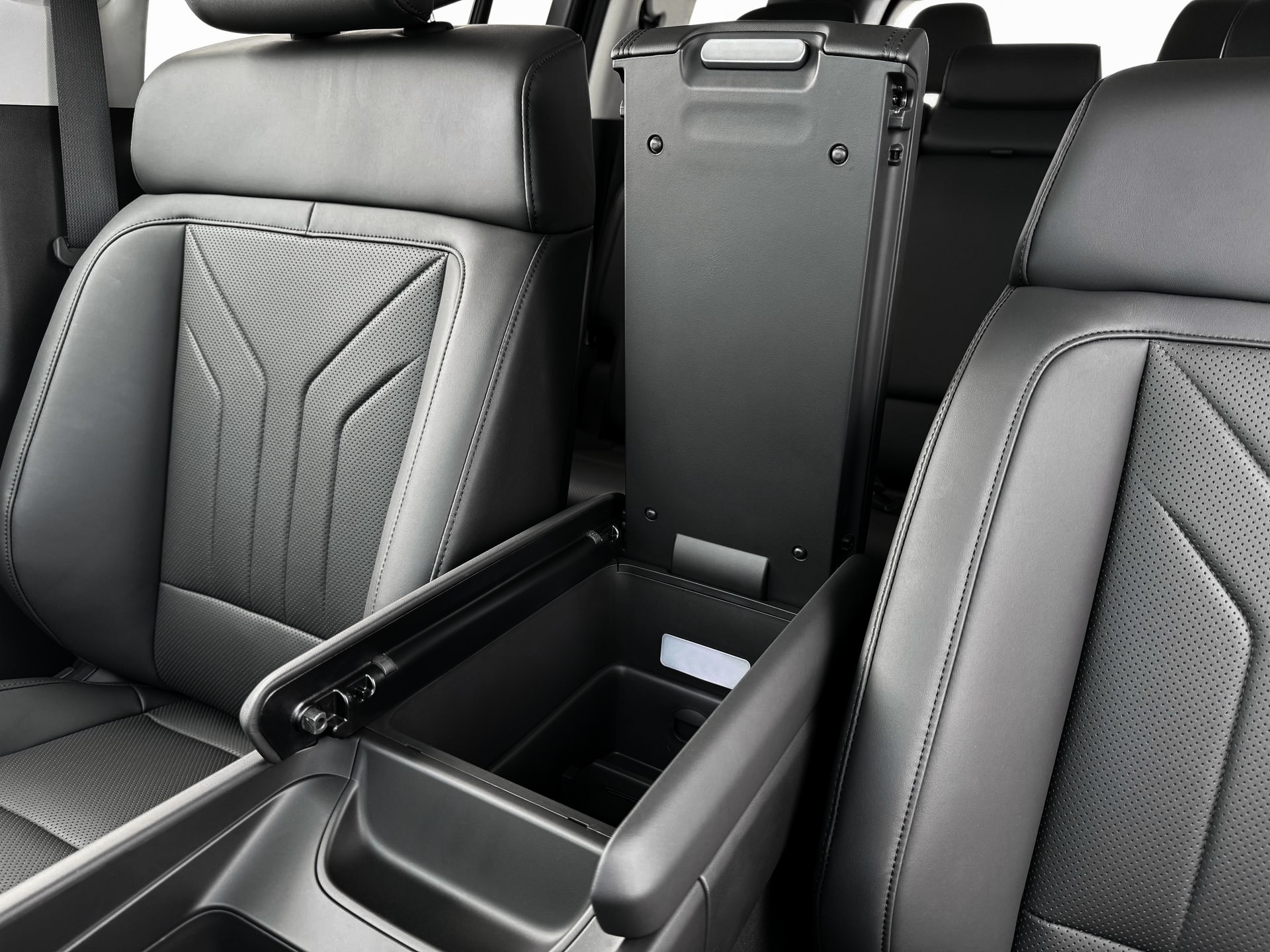 new 2025 Hyundai Santa Fe car, priced at $40,780
