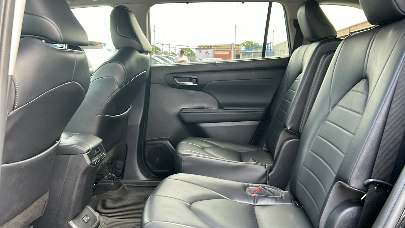used 2022 Toyota Highlander car, priced at $38,909