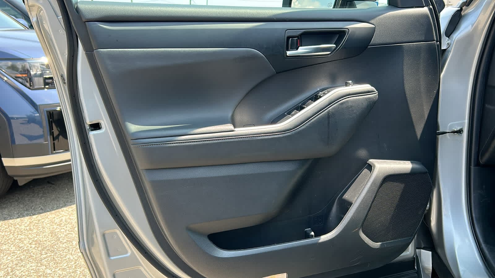 used 2022 Toyota Highlander car, priced at $33,807