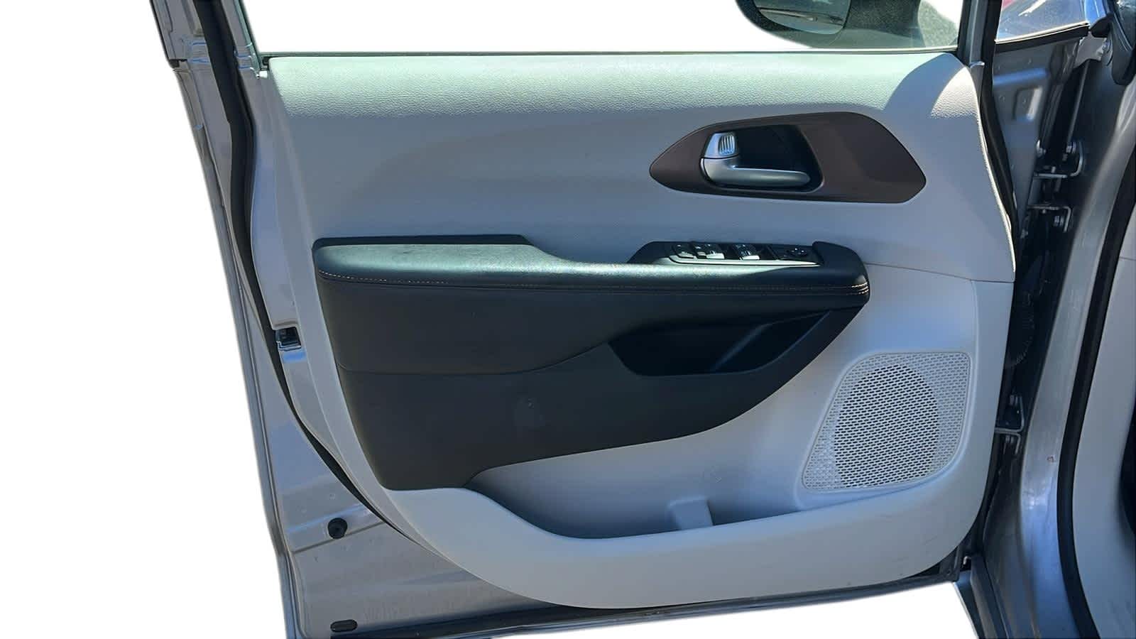 used 2017 Chrysler Pacifica car, priced at $11,977