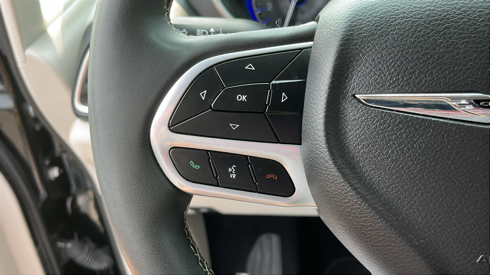 used 2023 Chrysler Pacifica car, priced at $25,981